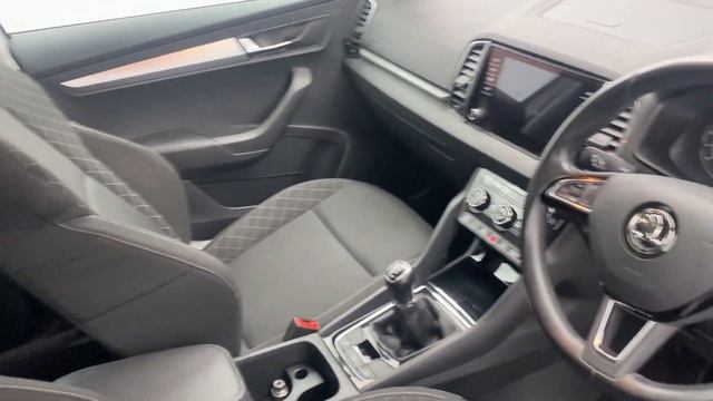 2017 - SKODA Karoq SUV 2.0TDI (150ps) SCR 4X4 SE Technology - White смотреть онлайн