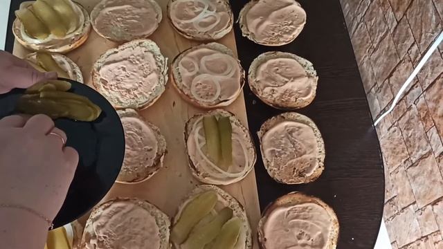 ДОМАШНИЕ БУРГЕРЫ✓СЕКРЕТНЫЙ РЕЦЕПТ СОУСА ДЛЯ БУРГЕРОВ ? МОИ БУДНИ НА КАРАНТИНЕ смотреть онлайн