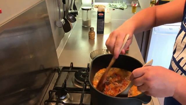 Тушеные Куриные сердечки с Томатным соусом и макаронами