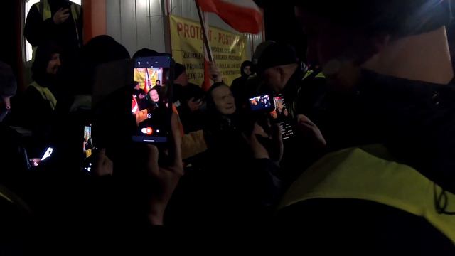 Blokada granicy Polsko-Ukraińskiej przez rolników w Dorohusku. Noc 17.02.2024 смотреть онлайн