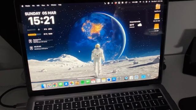 Macbook Air M1 Animated Wallpaper смотреть онлайн