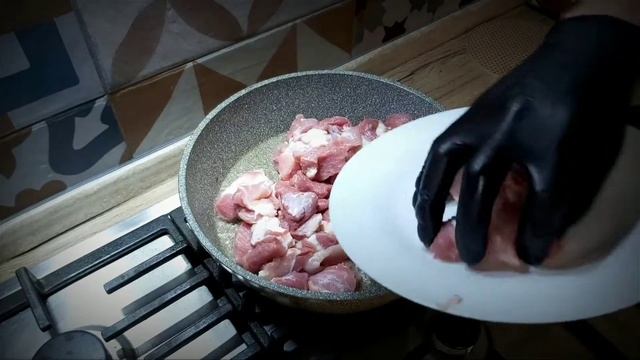 НЕЖНЕЙШЕЕ мясо в белом соусе и необычный гарнир из картофеля. смотреть онлайн