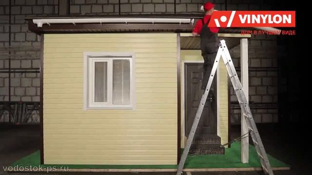 Установка водостока ПВХ на дом, отделанный сайдингом
