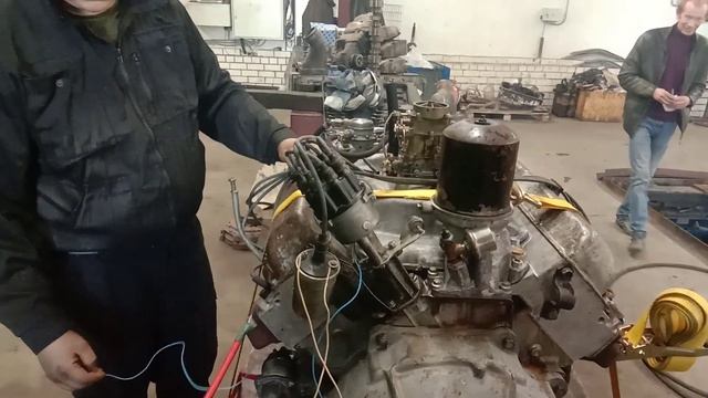 Запуск двигателя ЗИЛ-130 после капремонта на столе. смотреть онлайн