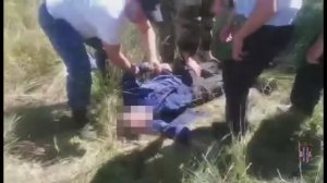 В Омской области сотрудник полиции с супругой разыскали потерявшегося грибника.mp4