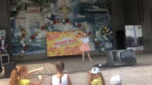 На большом воздушном шаре