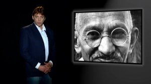 "История жизни" Махатма Ганди.