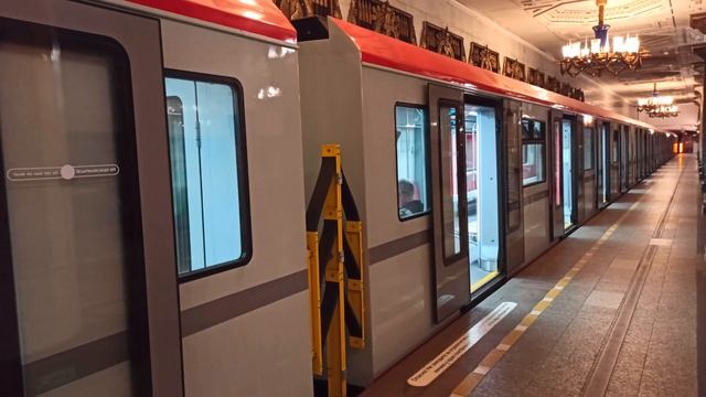 Восьмой Балтиец с маршрутом 000 отправляется со станции Автово смотреть онлайн