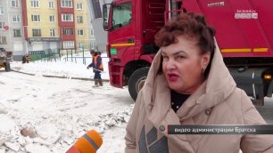 Уборке снега с улиц Братска мешают припаркованные автомобили