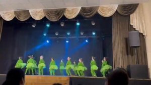 Танец  весёлых лягушат.