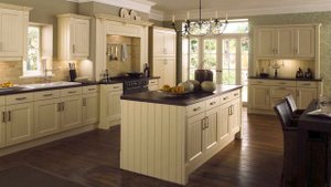 Кухни цвета слоновой кости.