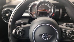 Как работает автопарковщик у Mini Cooper