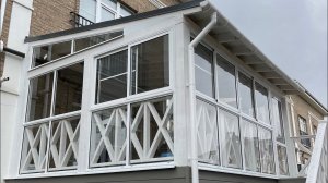 Остекление террасы загородного дома раздвижными конструкциями.