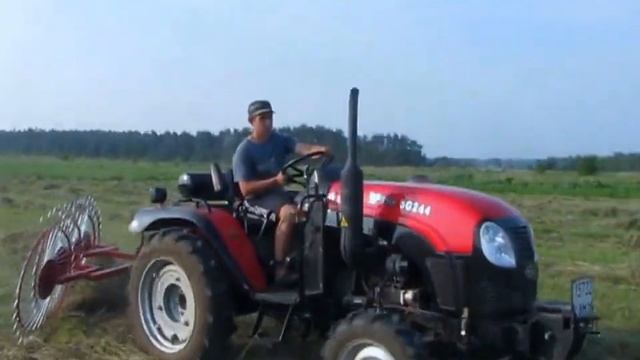 Работа китайського трактора SG244 YTO и граблей "Солнышко" смотреть онлайн