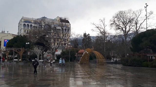 Крым Ялта Набережная в апреле.Дождливая погодка.Прогулка.Ялта2021