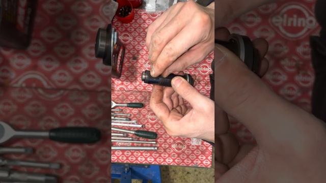 Как правильно зарядить натяжитель цепи ГРМ на двигателье Mercedes m272 m273 смотреть онлайн