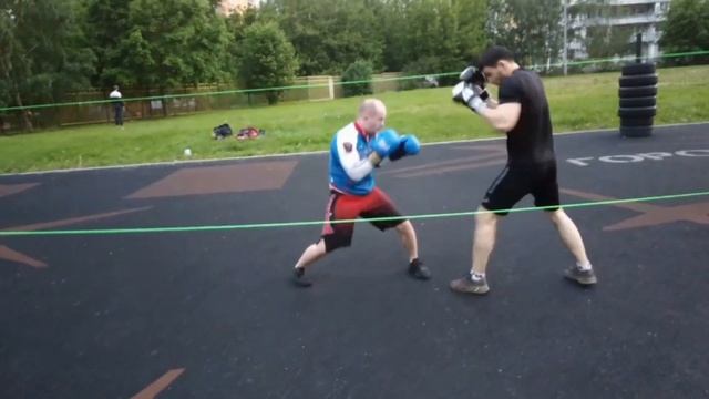 бокс спарринг чемпион Узбекистана против призер  России (Бобурбек Юлдашев)