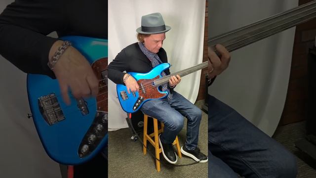 Sound Lab of Amp Shop Bass Exchange || Roscoe fretless bass demo смотреть онлайн