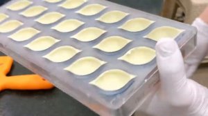 Изготовление драгоценного шоколада на шоколадной фабрике ручной работы. Корея