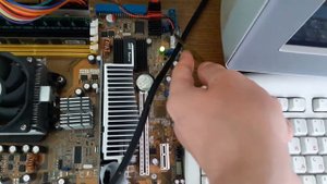 замена батарейки в компьютере(на материнской плате) CMOS checksum error - Defaults Loaded