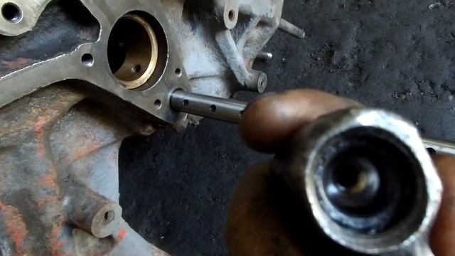 Почему не идет смазка на коромысла двигателей ЯМЗ 238,240. смотреть онлайн