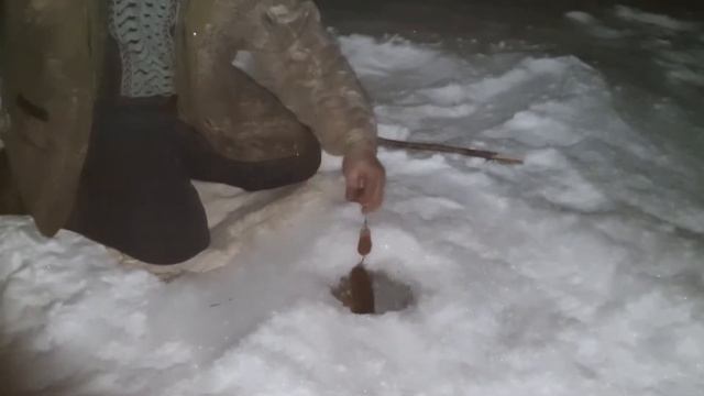 Рыбалка на севере Забайкалья. Налим на стук весной на реке Чара. Апрель 2021 год смотреть онлайн