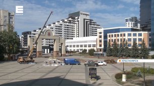 На площади Мира в Красноярске начали строить ледовый каток