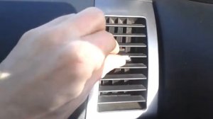 Видео: Как правильно настроить дефлекторы обдува воздуха в Mitsubishi Outlander XL у двери?