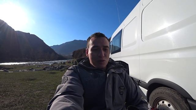 НА САМОДЕЛЬНОМ ДОМЕ НА КОЛЕСАХ В ГОРЫ / АВТОПУТЕШЕСТВИЕ С ДЕТЬМИ, СОБАКОЙ И КОШКОЙ смотреть онлайн