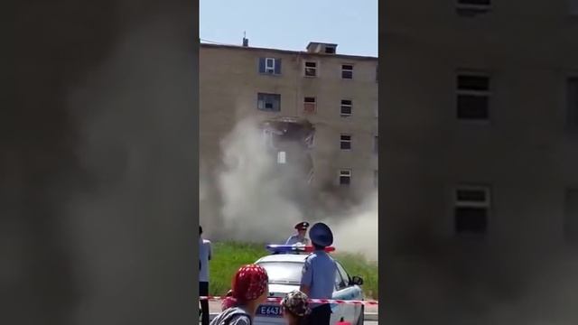 Обрушение жилого дома в Атырау