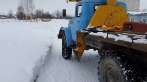 зил 131 автовышка едет по снегу