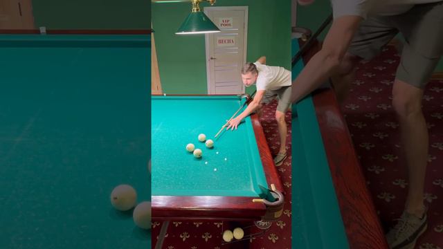 Ученик Андрей. Свояки в отскок 🎱🎱🎱 #shorts #billiard #обучение #бильярд #развлечение #спорт