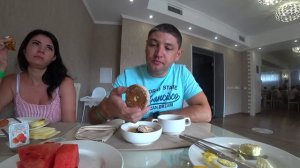 Чем кормят в Сочи-Адлер? Шведский стол в отеле!