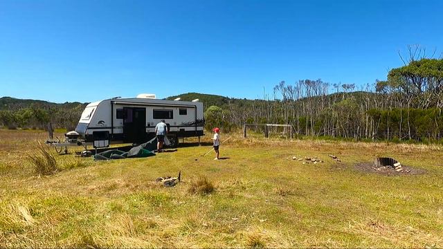 Snowy River caravan setup video. Marlo- Victoria смотреть онлайн