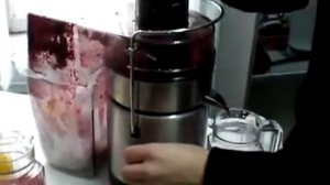 Получение свекольного сока с помощью соковыжималки Rotel Juice Master Professional