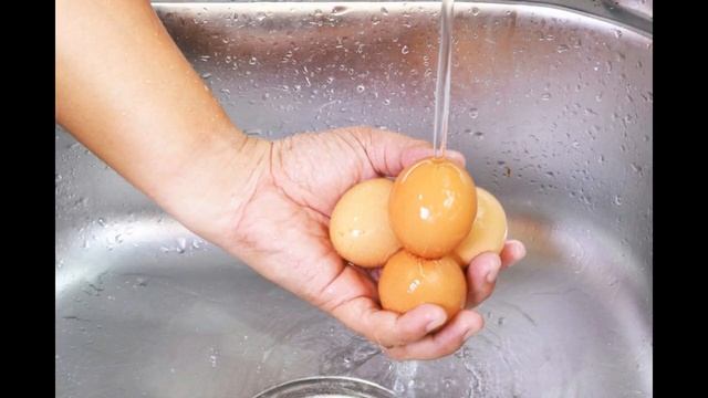 ЧТО НУЖНО БОЯТЬСЯ ПРИ ВЫБОРЕ ЯИЦ  КАК ПРАВИЛЬНО ВЫБРАТЬ КУРИНЫЕ ЯЙЦА смотреть онлайн