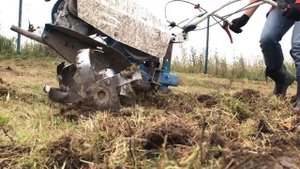 Обработка земли мотоблоком нева МБ2, видео отзыв нашего клиента.