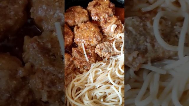 Обед и ужин в одной сковороде!)#осень #еда #тефтели#макароны#мясо#Россия# смотреть онлайн