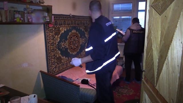 У Києві в квартирі знайдено мертвою 15-річну дівчину смотреть онлайн