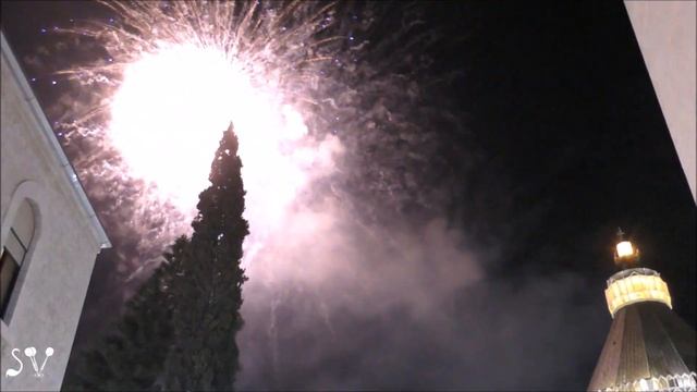 Christmas fireworks. Basilica of the Annunciation / Рождественский салют возле храма Благовещения смотреть онлайн