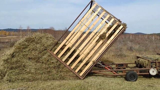 Подборщик сена, самодельный. Разгрузка смотреть онлайн