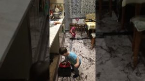 Как пользоваться пылесосом.