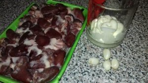 Куриные сердечки тушеные с чесноком и майонезом