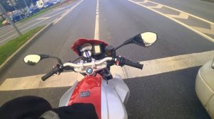 Как слушать музыку на мотоцикле при езде по городу?