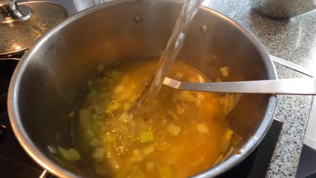 Английский суп-пюре из брокколи с сыром. Быстрый рецепт. Сыр Стилтон с плесенью.
