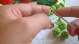 Вяжем горошек крючком. Зелёный горошек крючком. Овощи крючком