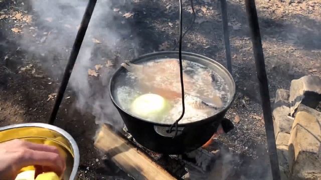 Выходные на природе Уха на костре рецепт из хребтов лосося , лососевый суп