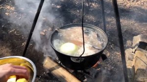 Выходные на природе Уха на костре рецепт из хребтов лосося , лососевый суп