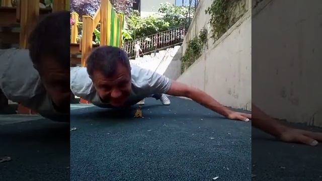 РЕПИН В СОЧИ.НЕБОЛЬШАЯ ПОРЦИЯ ОТЖИМАНИЙ смотреть онлайн