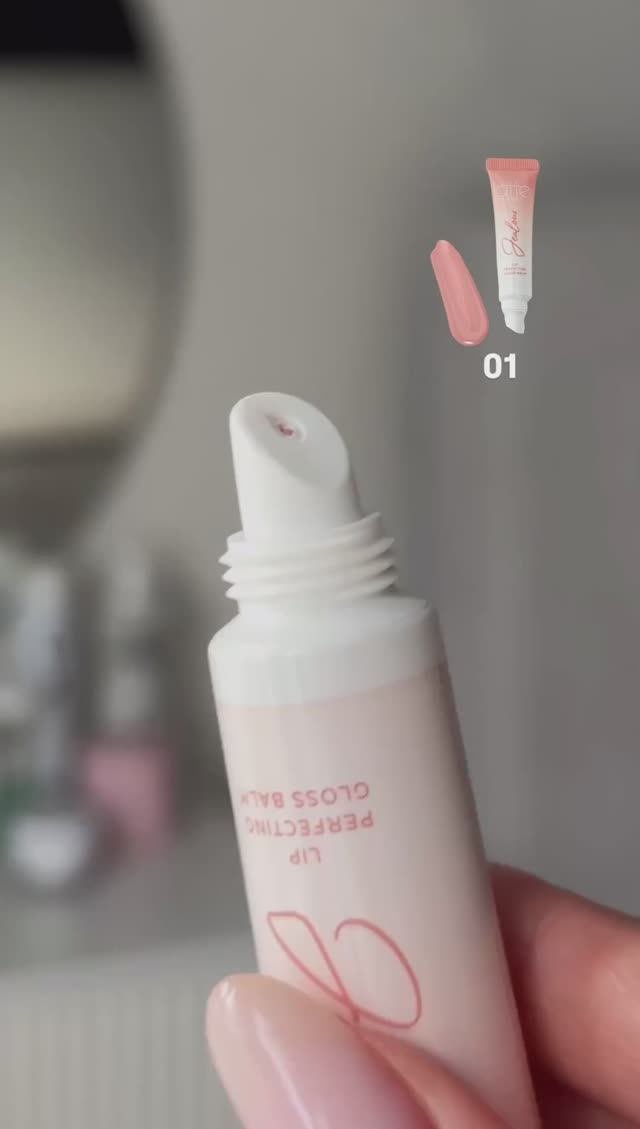 Нюдовый блеск для губ от Latte Beauty